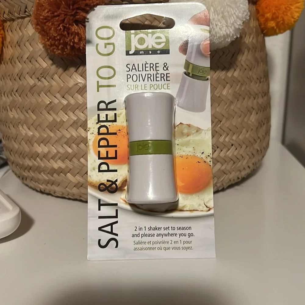 Cute.. Mini joie SALT & PEPPER TO GO!!